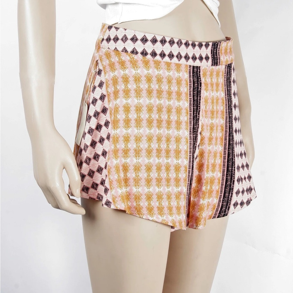 Forever 21 | Contemporrary "Red Sahara" Woven Pink Shorts